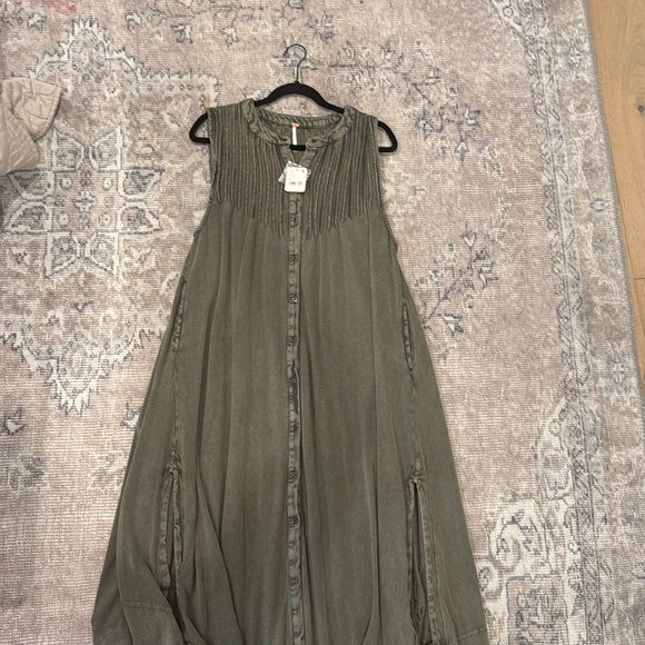 New with tags olive green over up with pockets - Picture 3 of 3